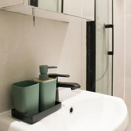 For 2 Near The Canal Saint Denis